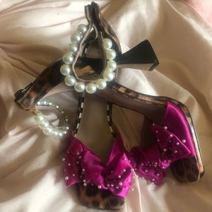 BETSEY JOHNSON size 8.5 Pearl and Animal Print Heels